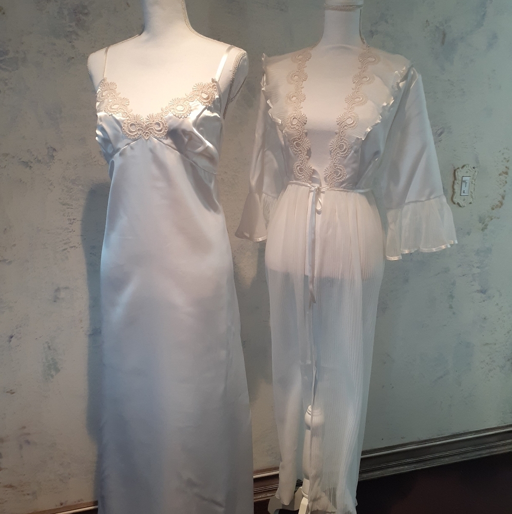 Never Worn Vintage 80s Italian Peignoir Lingerie